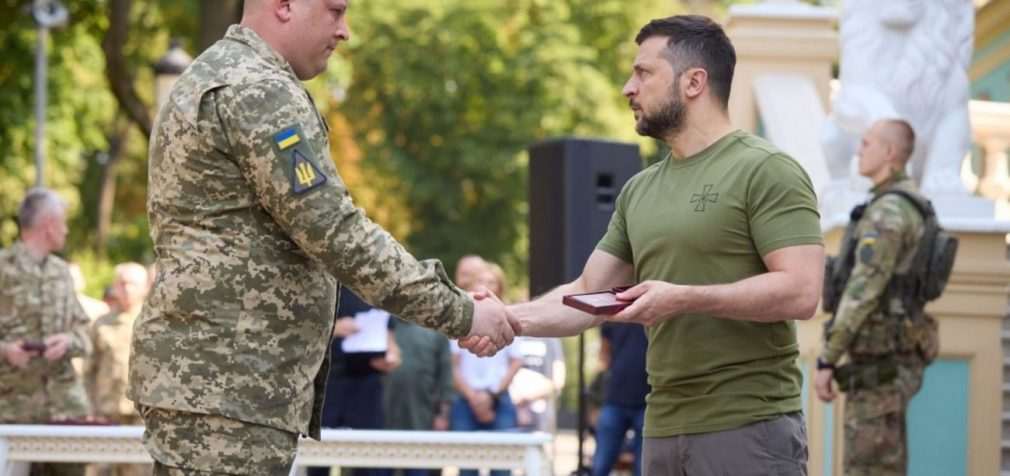 Зеленський присвоїв звання Героя України чотирьом військовим, двом з них – посмертно