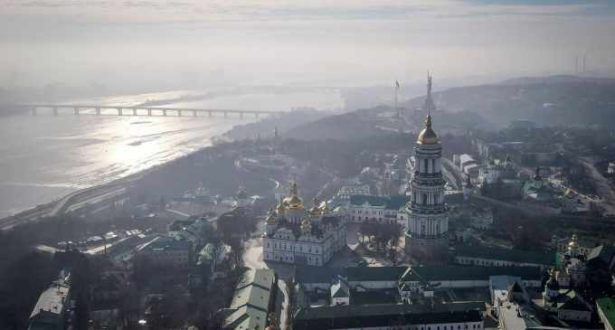Київ затягнуло смогом: у чому причина та що робити
