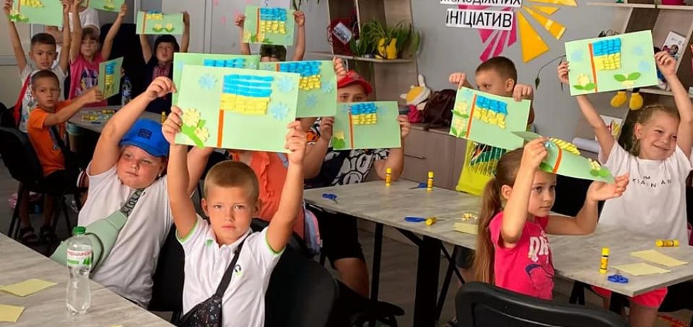 Центр молодіжних ініціатив Камʼянського провів заняття зі скульптуротерапії