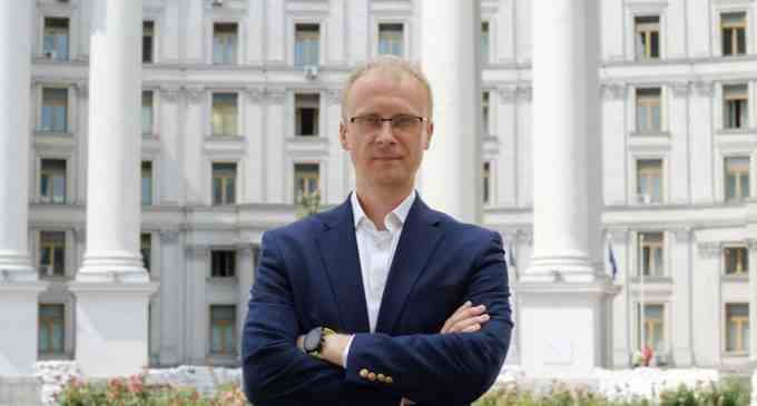 У Франції побили українок. Посольство України в Парижі взяло справу на особливий контроль