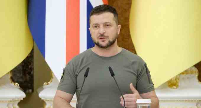 Зеленський через півроку війни скасував українську делегацію в ТКГ