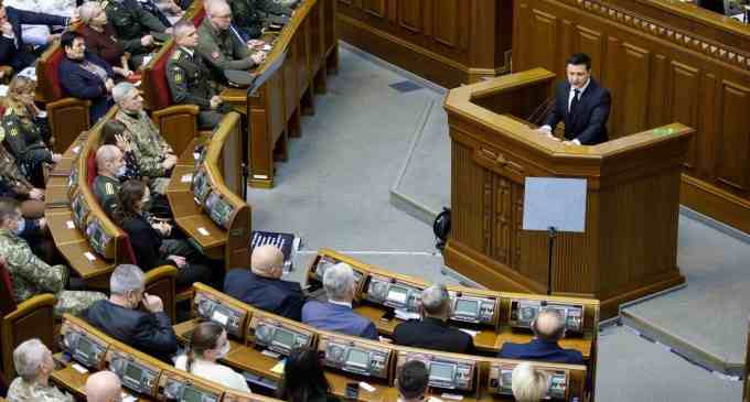 Чи розпустить Зеленський Раду під час війни: що говорять в ОП та “Слузі народу”