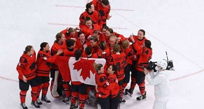 Жіноча збірна Канади з хокею перемогла у фіналі Олімпійських ігор