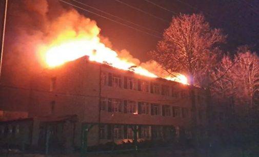 ОВА: Окупанти обстріляли житловий масив у Часовому Яру, палає школа