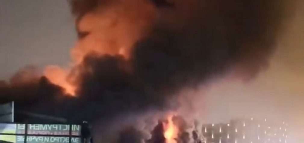 У Москві горить склад: вогонь розповсюдився на тисячі квадратних метрів (відео)
