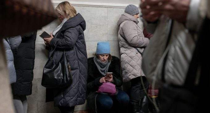 Росіяни знову атакують Україну, повітряні цілі вже збивають: що відомо
