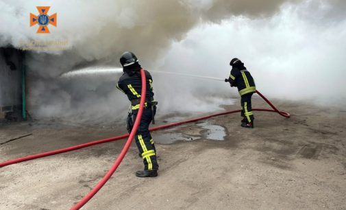 В Камʼянському чоловік отримав опіки, намагаючись загасити полум’я у власному гаражі