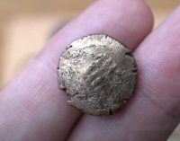 Археолог-аматор знайшов схованку з кельтськими монетами
