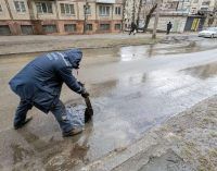 Вода ллється цілодобово: у Кам’янському комунальники ігнорують звернення містян про аварії