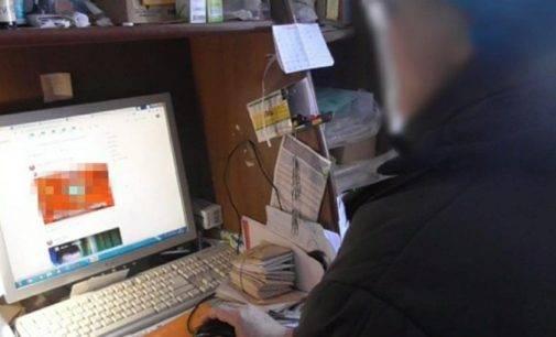 Поліцейські виявили жительку Марганця, яка поширювала комуністичну символіку