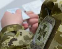 Влада розширила категорію держслужбовців, хто може виїхати за кордон