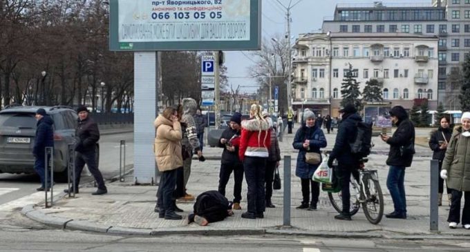 У центрі Дніпра знайшли непритомного чоловіка: подробиці