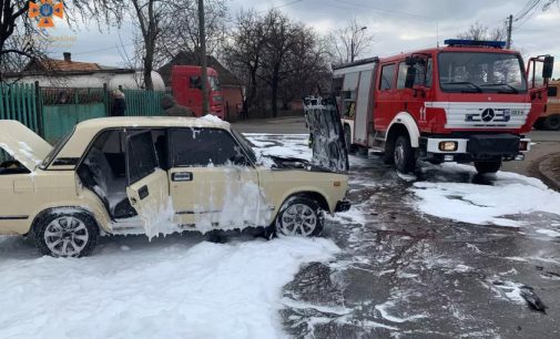 У Кривому Розі під час руху спалахнув «ВАЗ 21077»