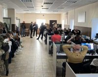 Правоохоронці Дніпра зупинили діяльність 11 шахрайських кол-центрів:  затримано групу озброєних чоловіків, причетних до стрілянини на Нірінберга