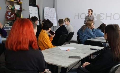 «НотаЄнота»: антифейкові інтелектуальні ігри відбулися у кам’янському ЦМІ