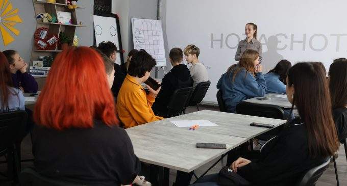 «НотаЄнота»: антифейкові інтелектуальні ігри відбулися у кам’янському ЦМІ