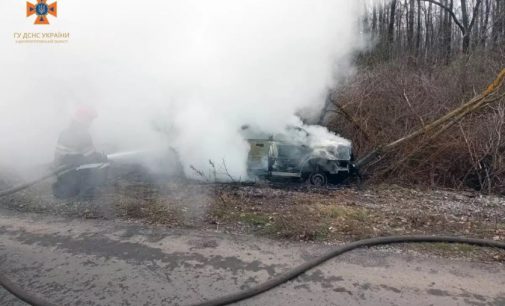 В Андріївці Новомосковському районі горів автомобіль: постраждав водій