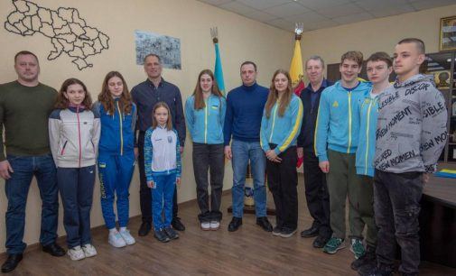 Плавці з Камʼянського виступатимуть на всеукраїнських і міжнародних змаганнях