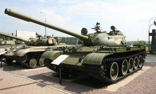 Росія знімає зі зберігання та відправляє на фронт танки 1950-х років – CIT