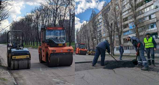 У Кам’янському відновлюють пошкоджене за осінньо-зимовий період дорожнє покриття