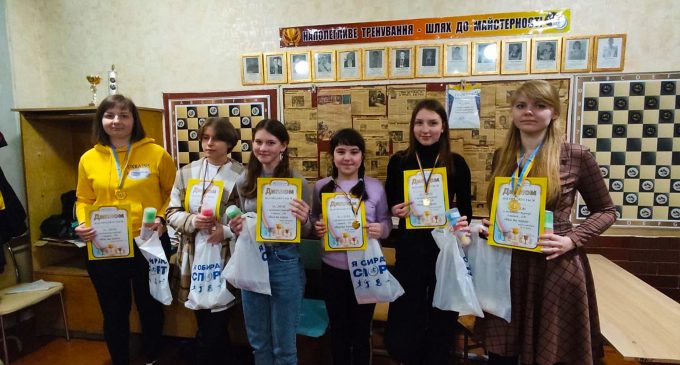 Весняний шашковий турнір пройшов у Камʼянському: результати