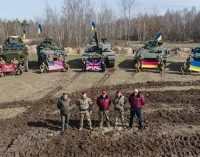 Перші танки Challenger вже в Україні: Резніков обкатав бойові подарунки