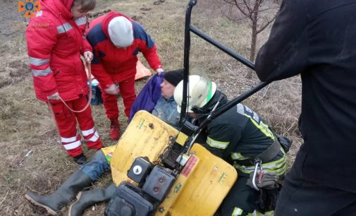 На Дніпропетровщині чоловіка засмоктав мотоблок