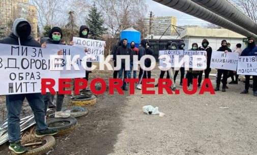 «Ні наливайкам»: на ж/м Тополя пройшов несанкціонований мітинг за здоровий спосіб життя