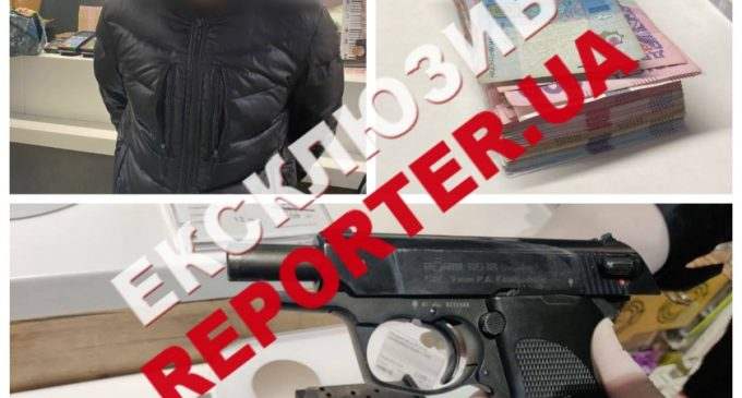 «Продали непрацюючий Iqos»: у Дніпрі чоловік з пістолетом влаштував стрілянину у магазині техніки