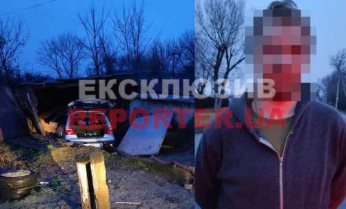 У Дніпрі пʼяний військовий не впорався з керуванням та влетів у чужий гараж