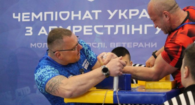 Кам’янський армрестлер вчергове став чемпіоном України
