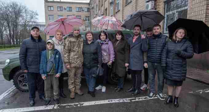 Військові отримали чергову автівку від освітян Кам’янського