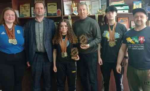 У Кам’янському урочисто привітали переможниць Чемпіонату України з пауерліфтингу