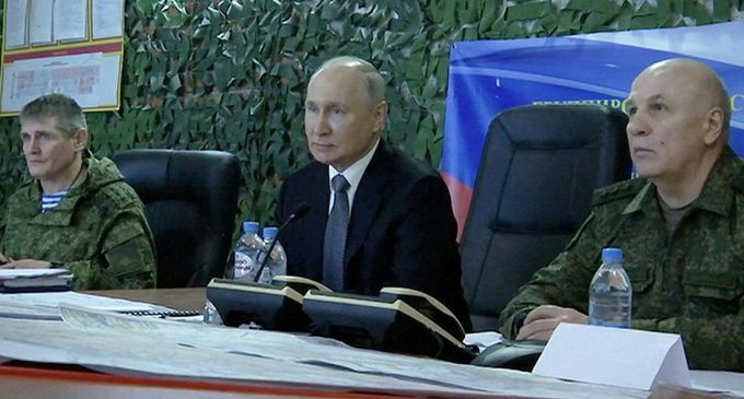 Розвідка Британії: Поїздка Путіна показала зміну організації військ РФ в Україні