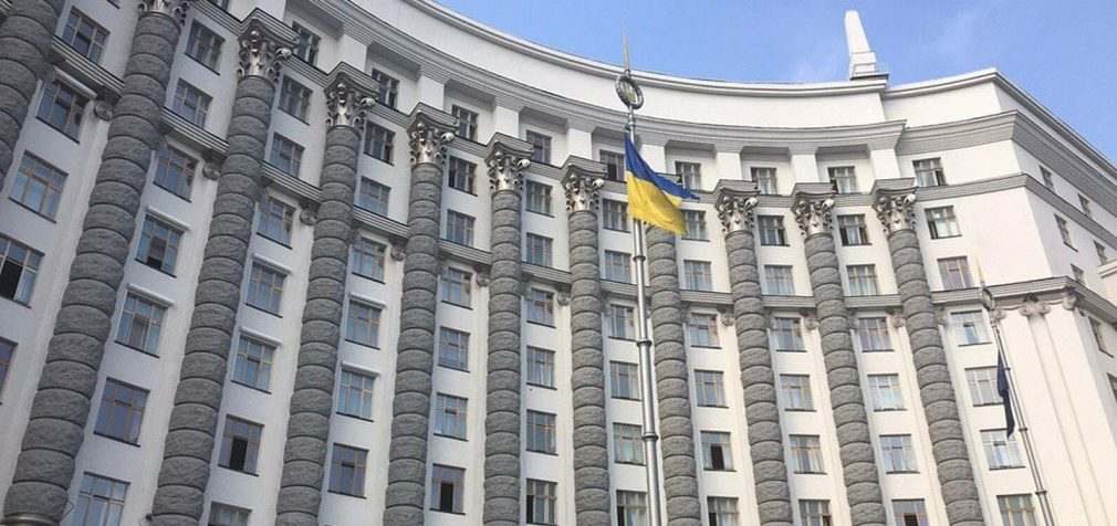 Кабмін спростив подачу документів на допомогу при народженні дитини