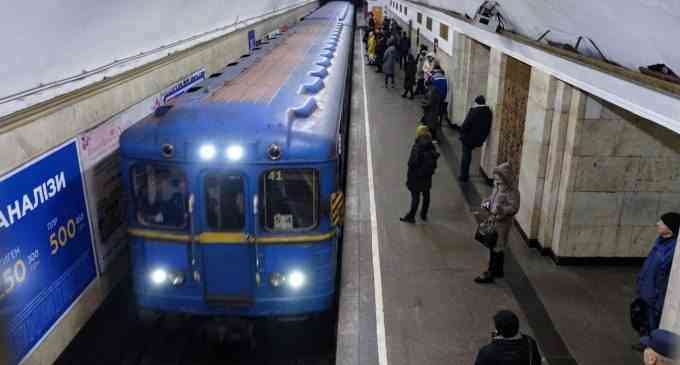 В метро Києва тимчасово не працює оплата банківською картою