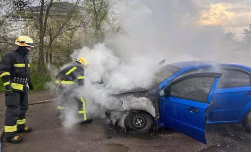 У Дніпрі на Океанський горів Chevrolet Aveo