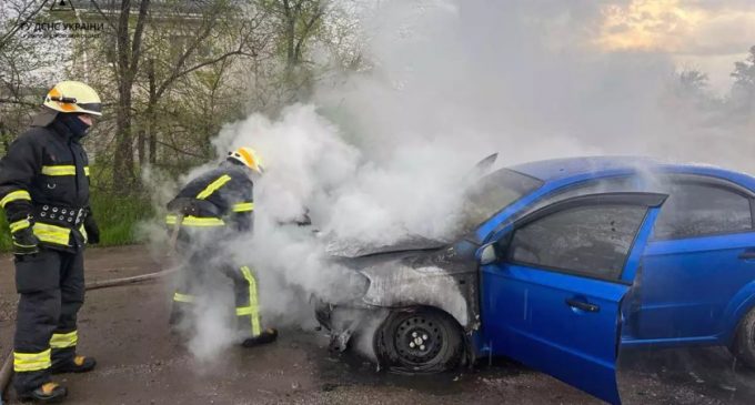 У Дніпрі на Океанський горів Chevrolet Aveo