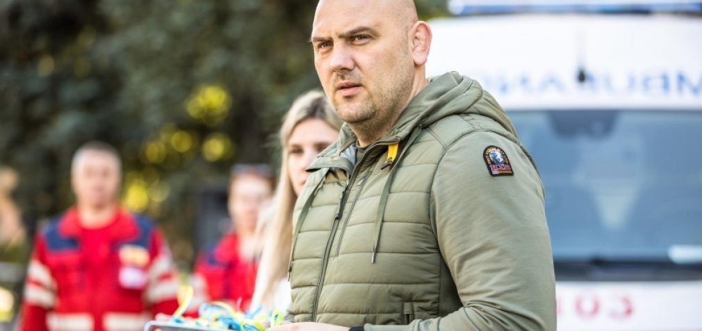 Очільник Дніпропетровщини передав ключі від авто бригадам «швидкої»