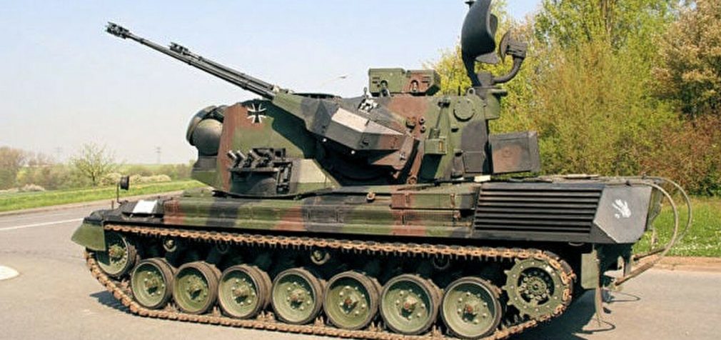 ППО збила над Києвом безпілотник, уламки спричинили пожежу