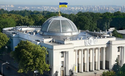 Рада продовжила дію воєнного стану і мобілізації