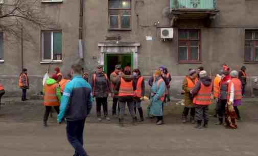 Житловий фонд Кам’янського активно відновлюють після холодів та максимально готують до майбутньої зими