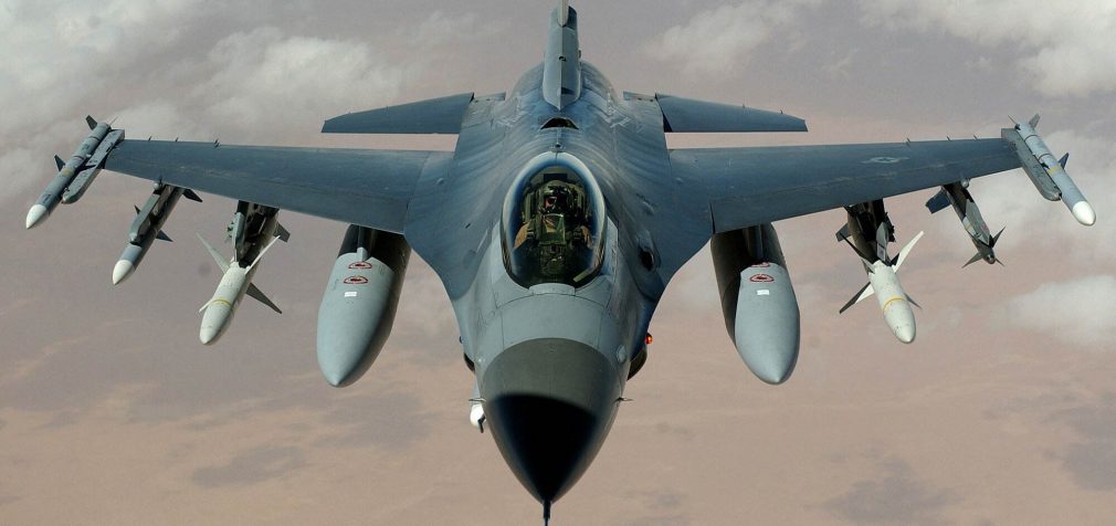 США не дозволяють українським пілотам навчатися на F-16 в Європі – NYT