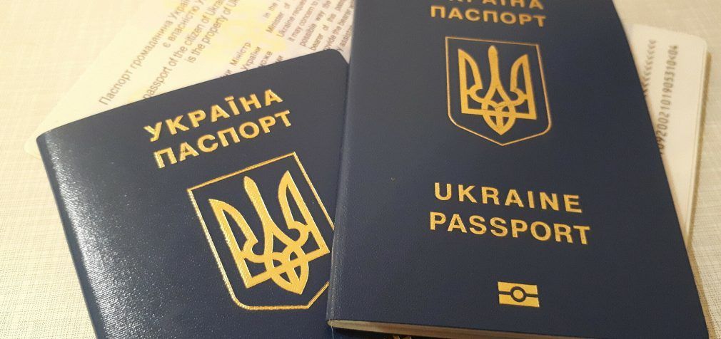 Українці можуть оформити та обміняти паспорт в Іспанії: де саме