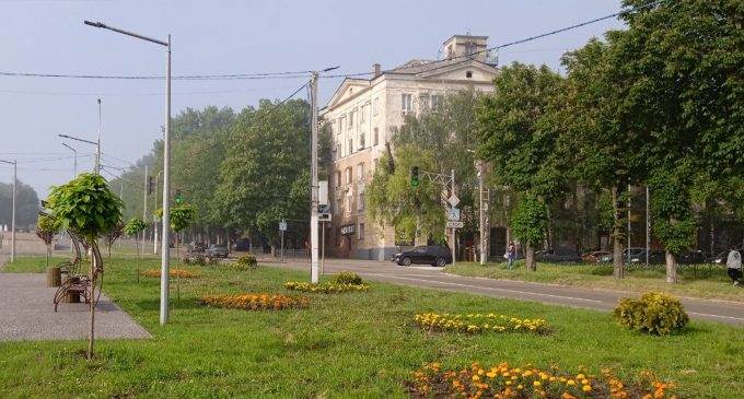 У Кам’янському комунальники оновлюють проспект Свободи