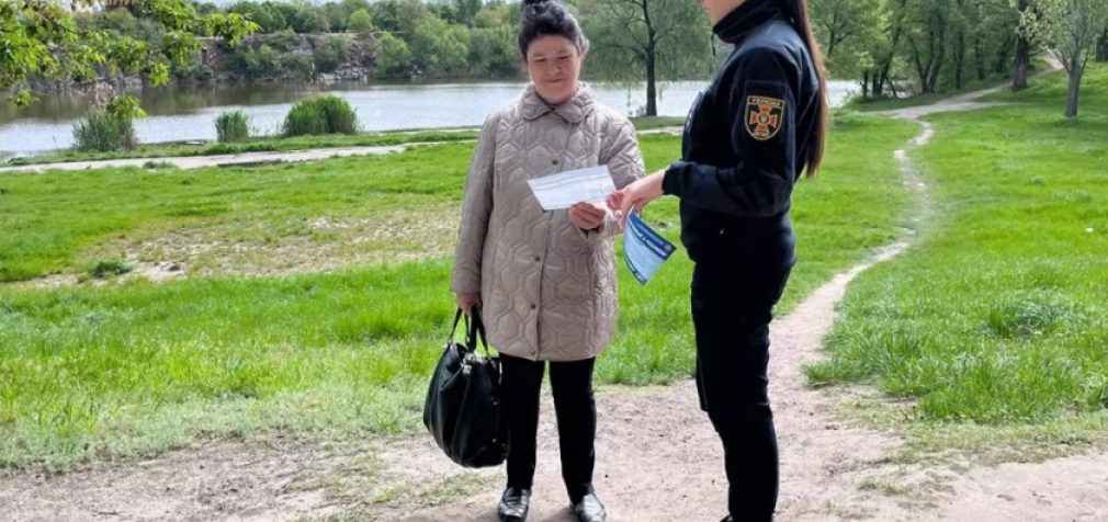 Рятувальники Дніпра закликають дотримуватися правил безпеки поблизу водойм