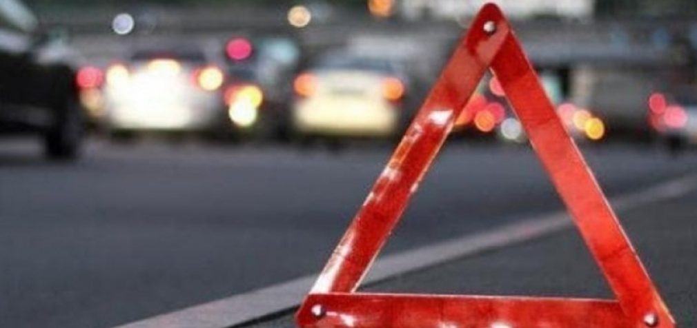 Мотоцикл врізався у ВАЗ: ДТП з потерпілими на вулиці Титова у Дніпрі