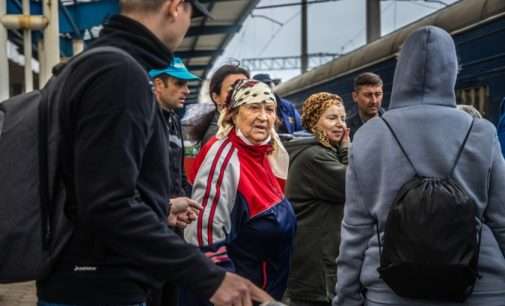 З Нікополя у безпечні райони евакуювали майже тисячу літніх людей