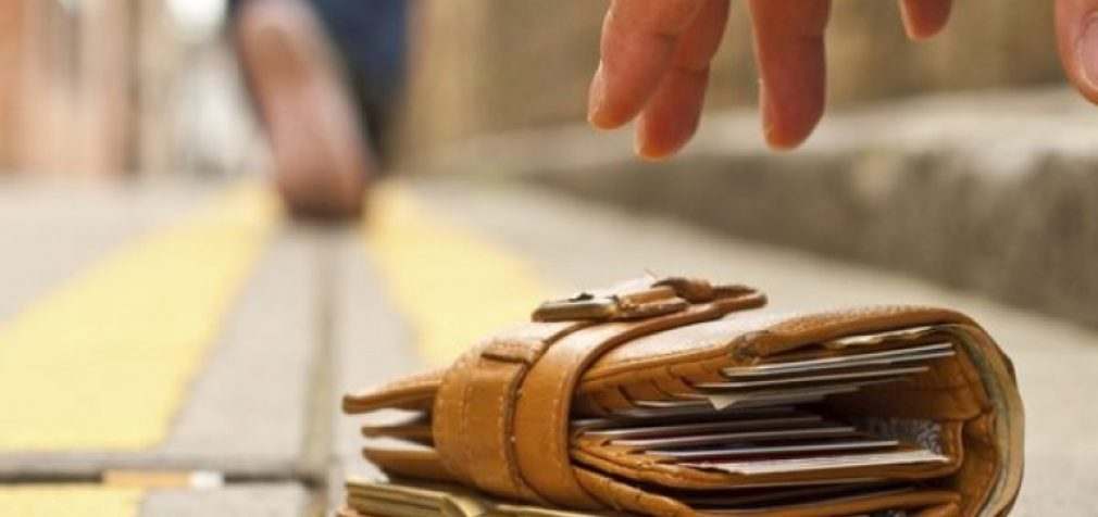 У Запоріжжі перехожа знайшла гаманець: розшукують власницю