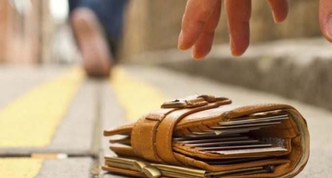 У Запоріжжі перехожа знайшла гаманець: розшукують власницю